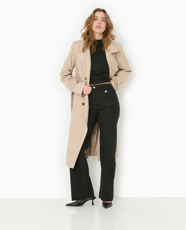 Hohe Taillierte Straight Jeans | Kontrastnähte | Vollständige Silhouette