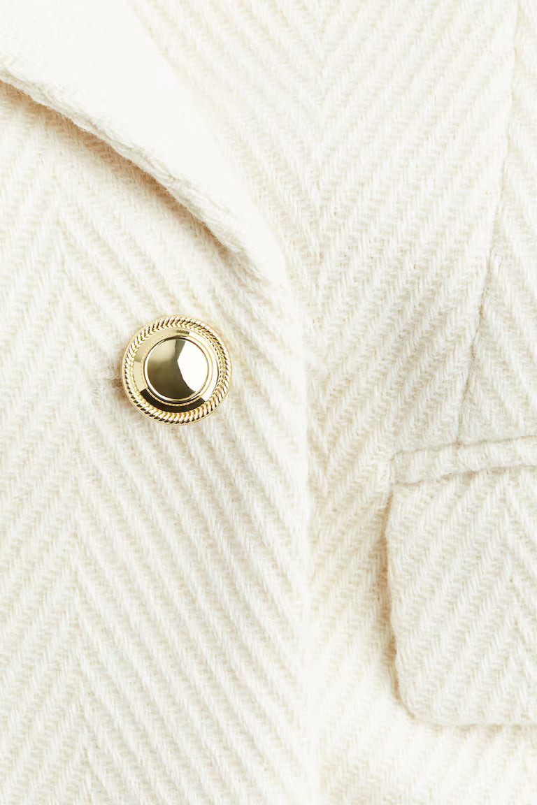 Langer Wollmix Mantel | Chevron Gewebe | Doppelreihige Goldene Knöpfe