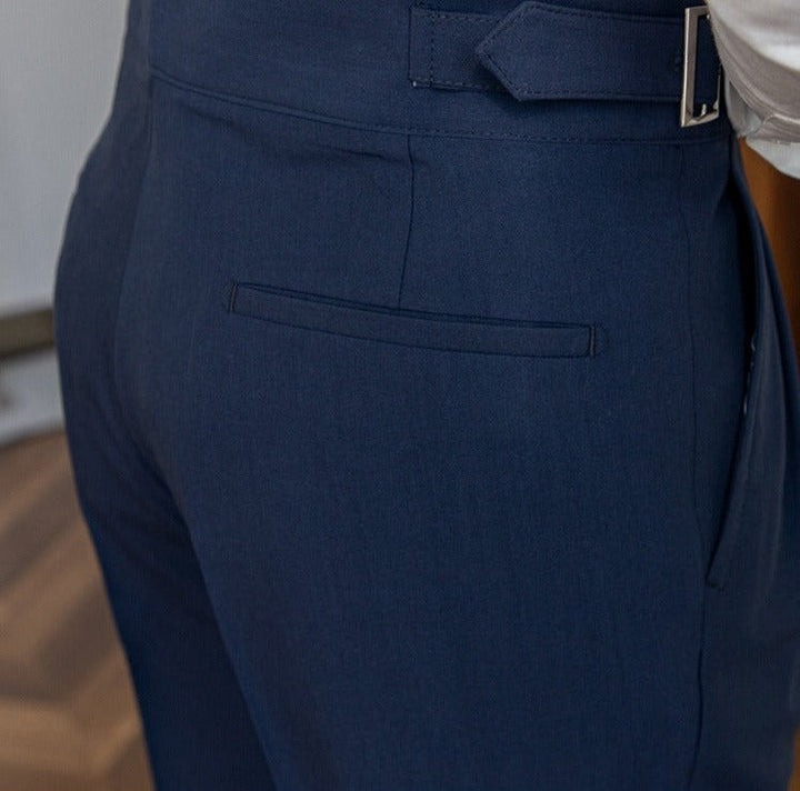 Hohe Taillierte Gefaltete Hose | Gurkha Verschluss | Grundlinie Kollektion