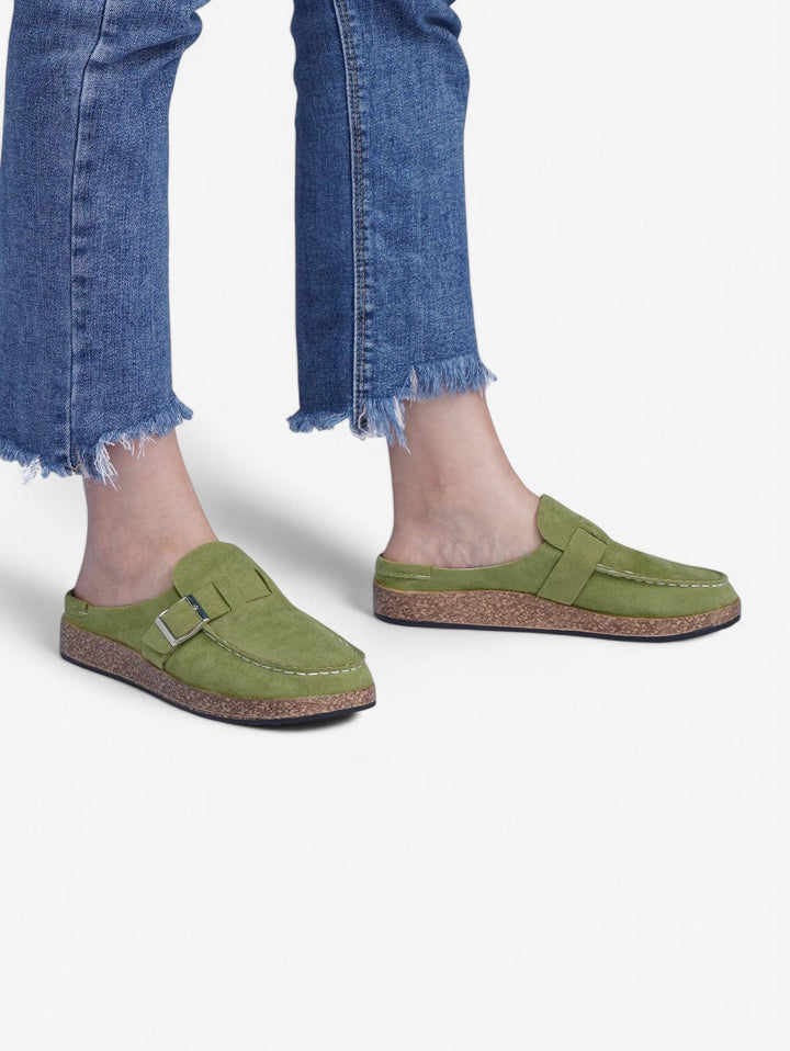 Jada Slip-On Mules | Faux Suede Clogs mit Schnallen-Detail