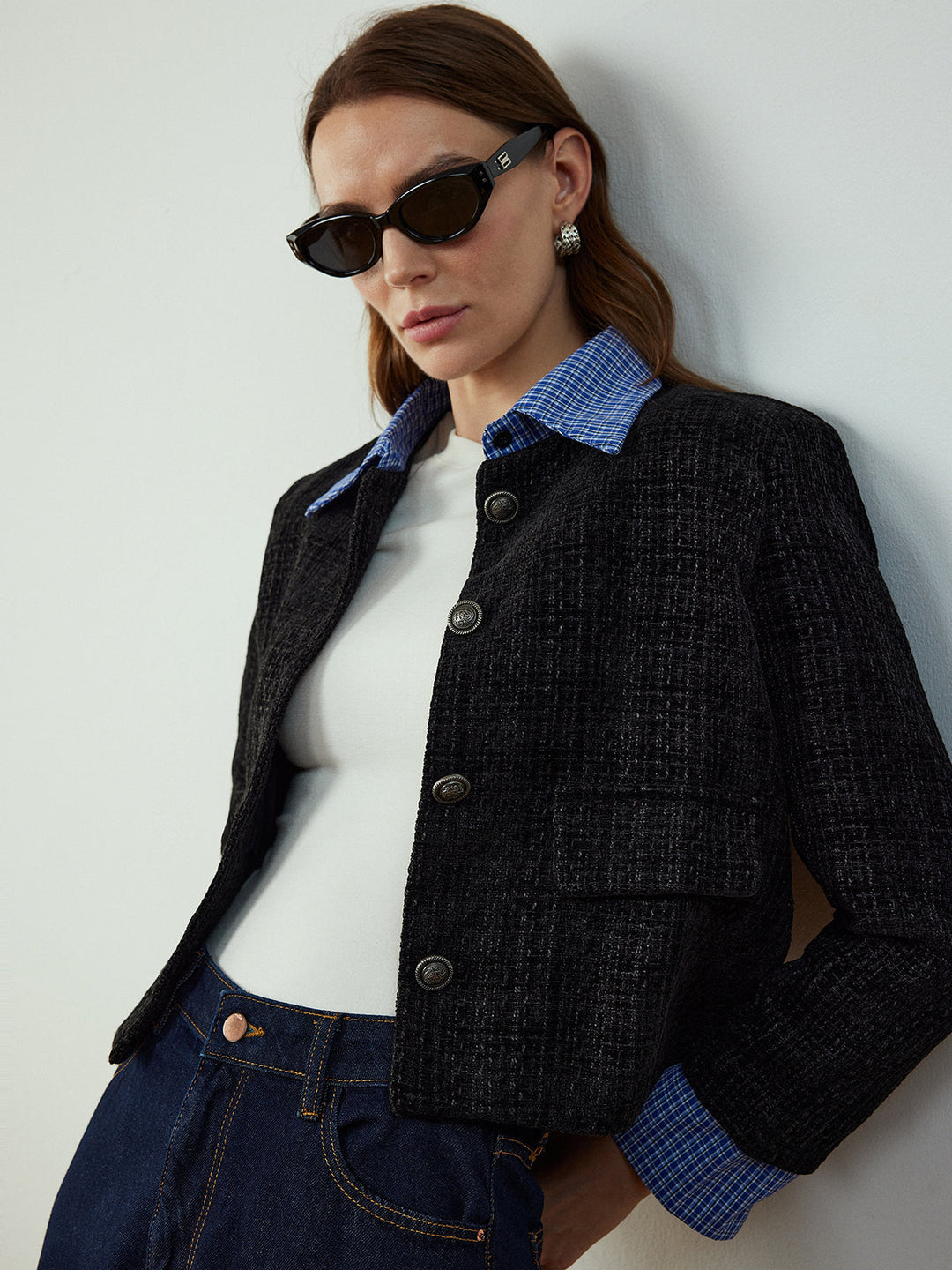 Kurze Tweed Jacke | Kontrastkragen | Klassische Silhouette