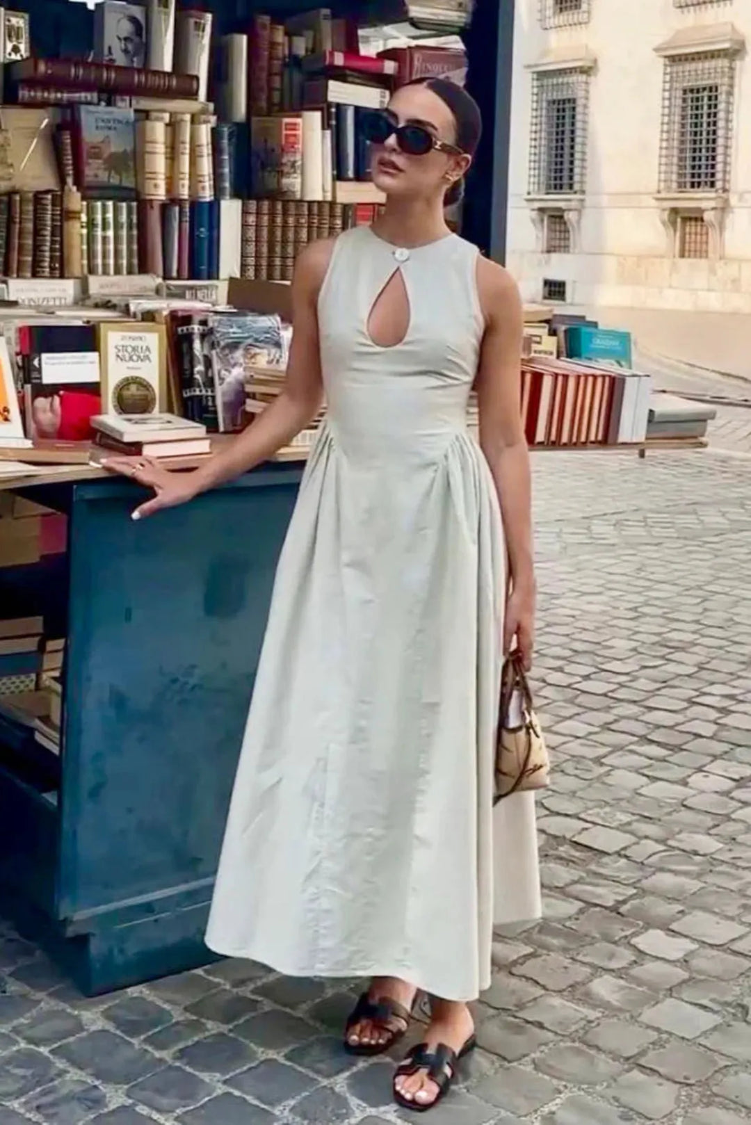 Aermelloses Midi Kleid | Schluessel-Ausschnitt und Gefalteter Rock