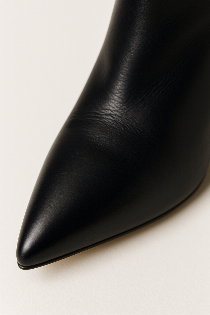Kniehohe Stiefel aus Croc-Embossed Material | Spitz | Blockabsatz