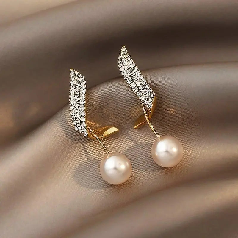 Glanzstück Pearl Drop Earrings | Crystal Paved Gold Tone