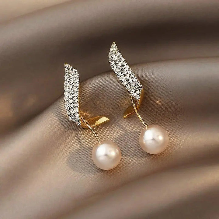 Glanzstück Pearl Drop Earrings | Crystal Paved Gold Tone