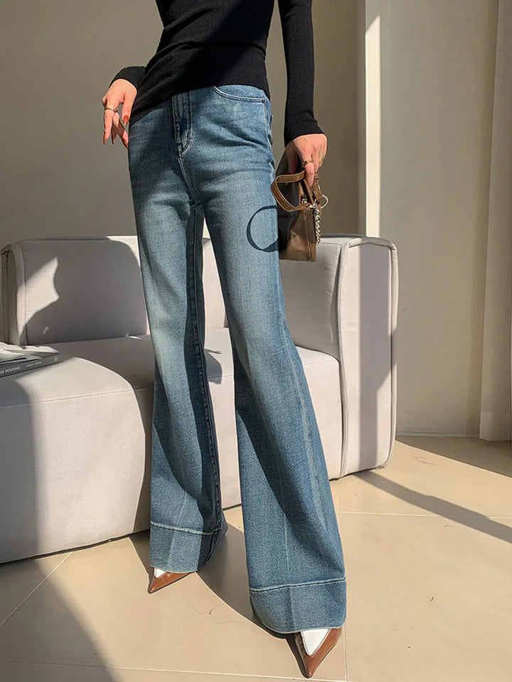 Hohe Taillierte Bootcut Jeans | Silhouette mit Drapiertem Saum