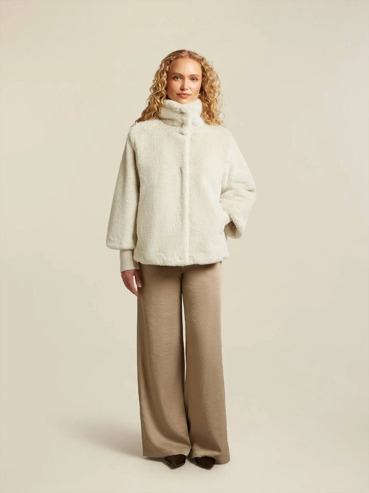 Faux Fur Hochkragenmantel | Weiche Textur | Winterwärme