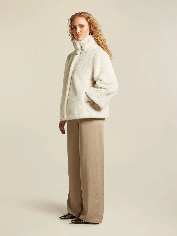 Faux Fur Hochkragenmantel | Weiche Textur | Winterwärme