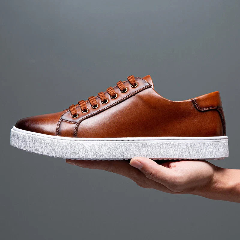 Leder Low-Top Sneakers | Kontrastsohle | Grundlinie Kollektion