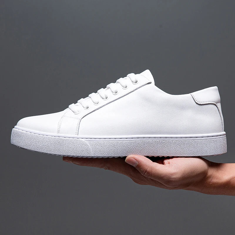 Leder Low-Top Sneakers | Kontrastsohle | Grundlinie Kollektion