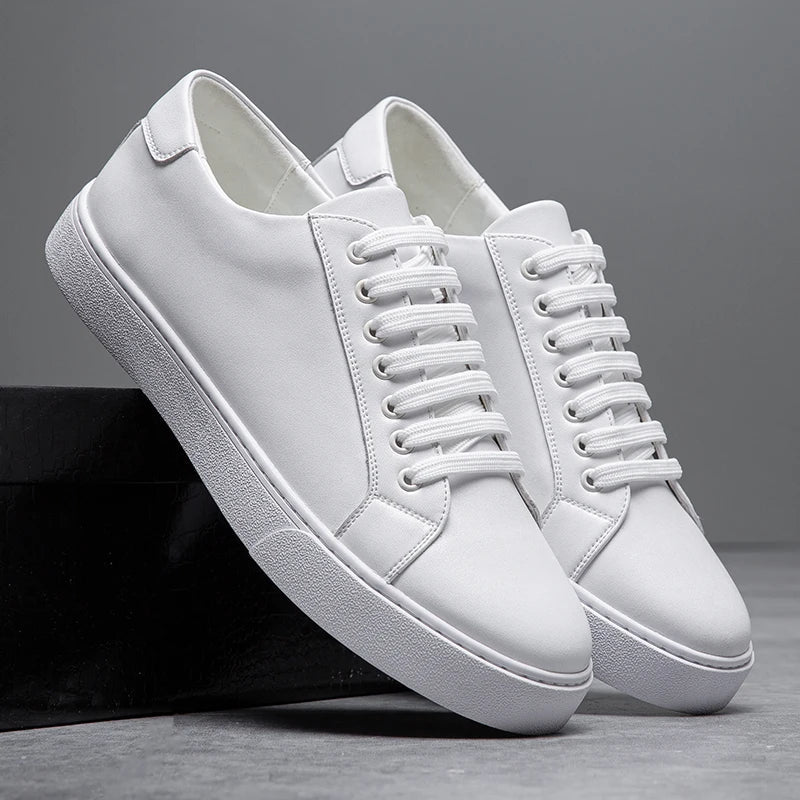 Leder Low-Top Sneakers | Kontrastsohle | Grundlinie Kollektion