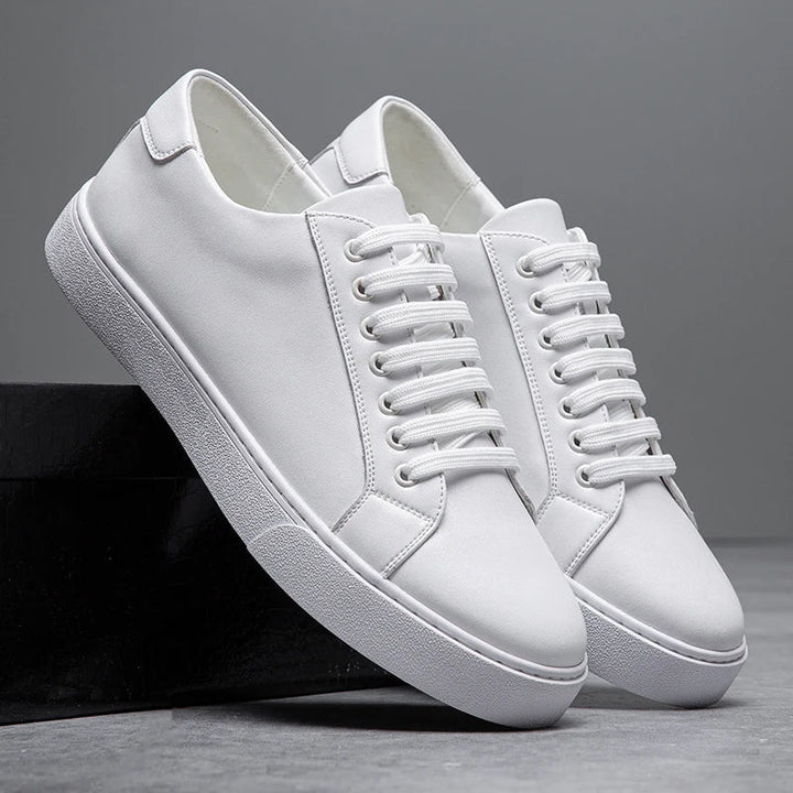Leder Low-Top Sneakers | Kontrastsohle | Grundlinie Kollektion