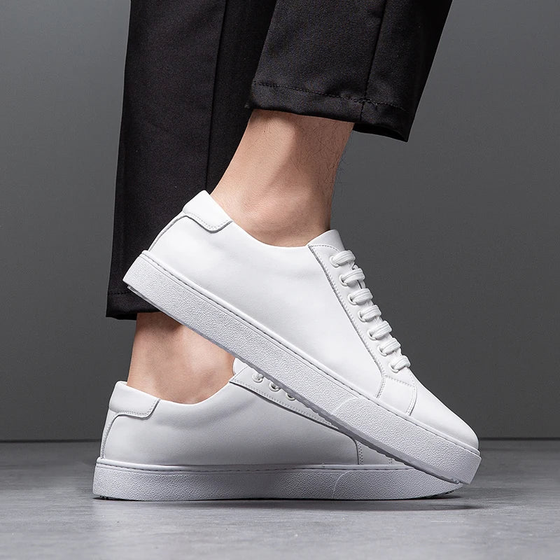 Leder Low-Top Sneakers | Kontrastsohle | Grundlinie Kollektion