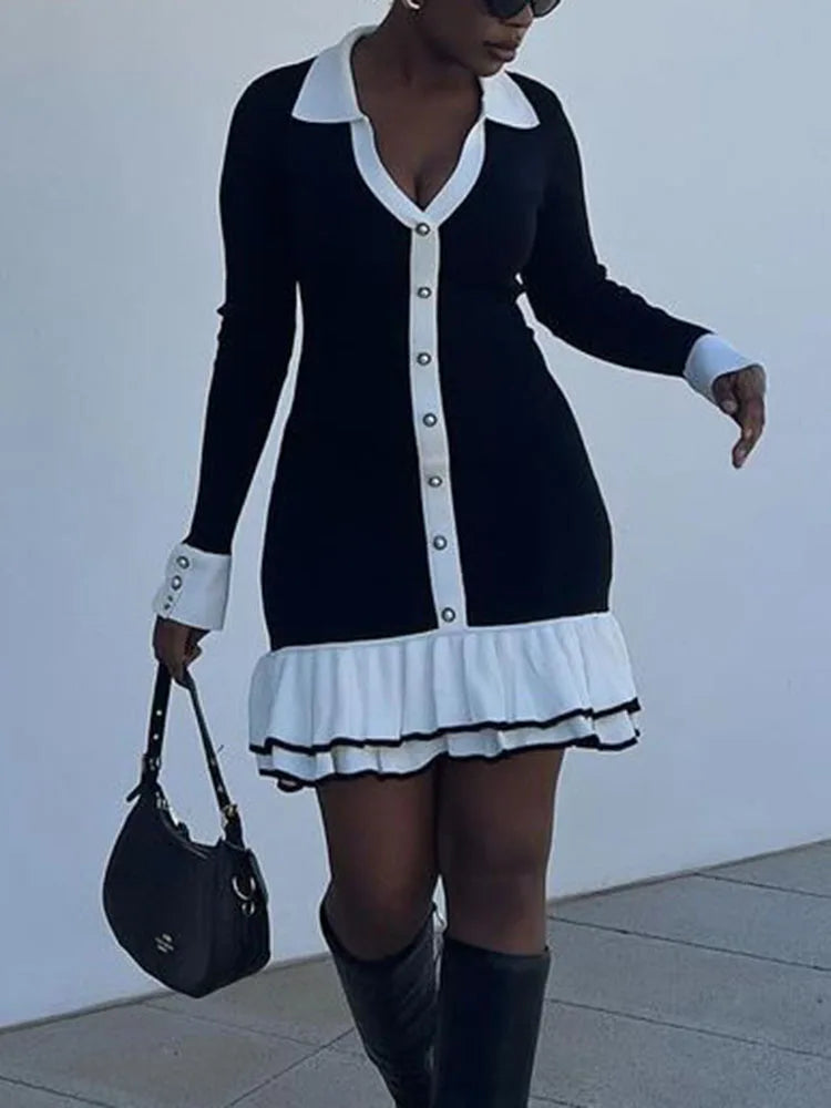 Strick Mini Kleid | Slim Fit | Knopf vorn | Volantsaum