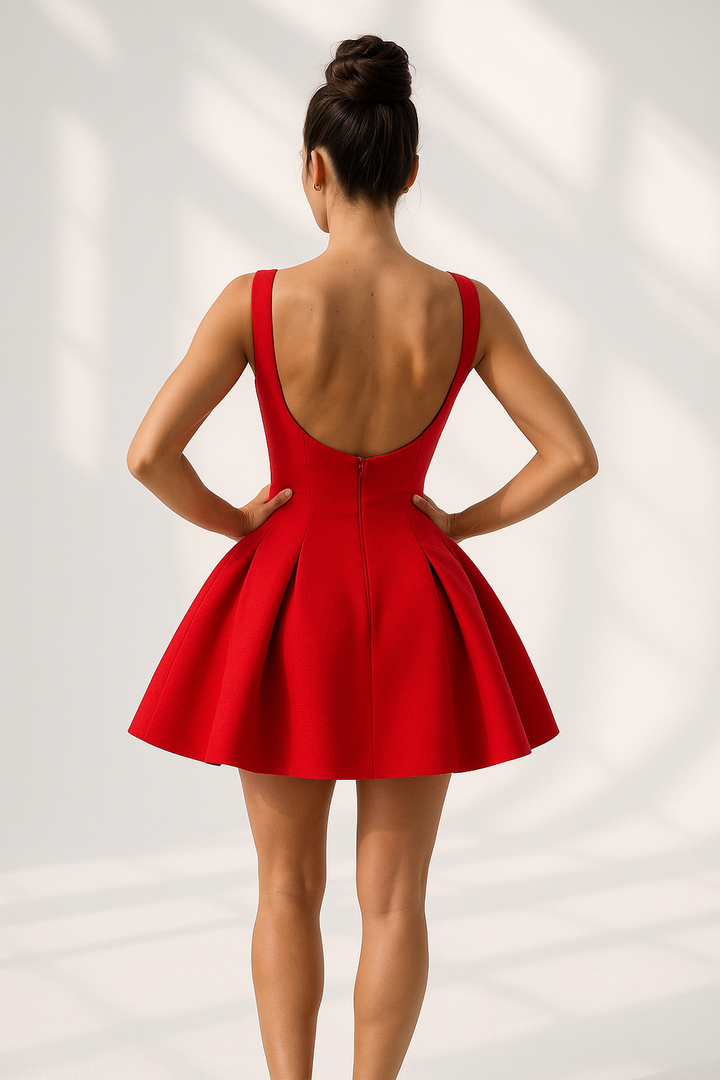 Aermelloses Mini Kleid | Boot Ausschnitt | Hoch Tailliertes Gefaltetes Rock