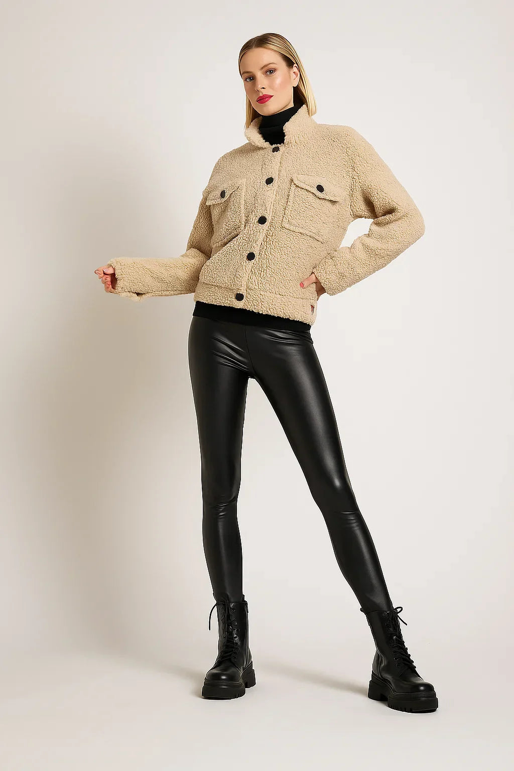 Sherpa Jacke | Kontrastknöpfe | Kurzes Wollgemisch