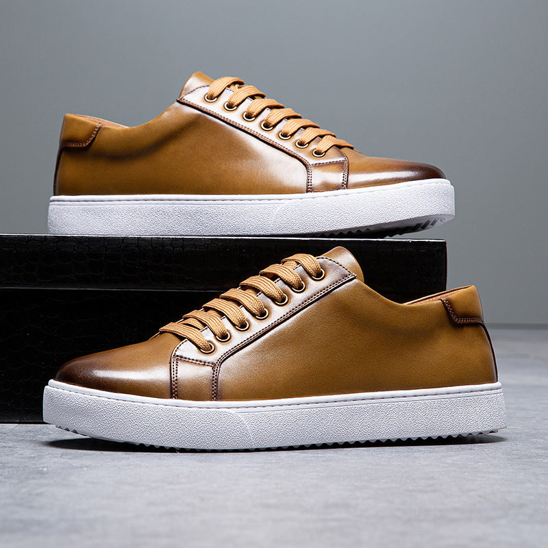 Leder Low-Top Sneakers | Kontrastsohle | Grundlinie Kollektion