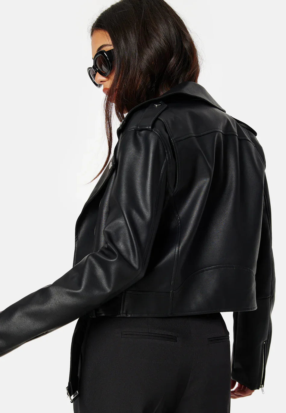 Cropped Faux Leather Bikerjacke | Gurtel Design